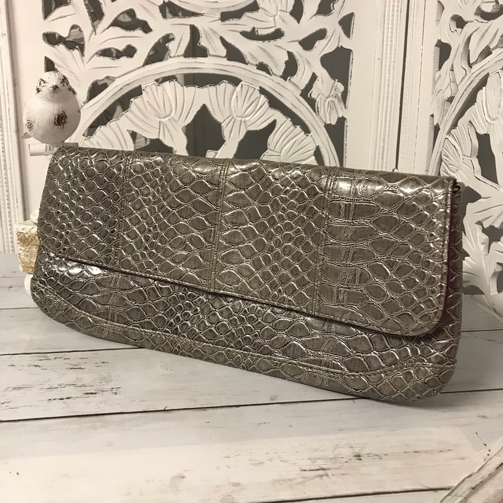 Daisy Fuentes Silver Alligator Clutch Small Purse, Silver Chain, Shoulder Bag